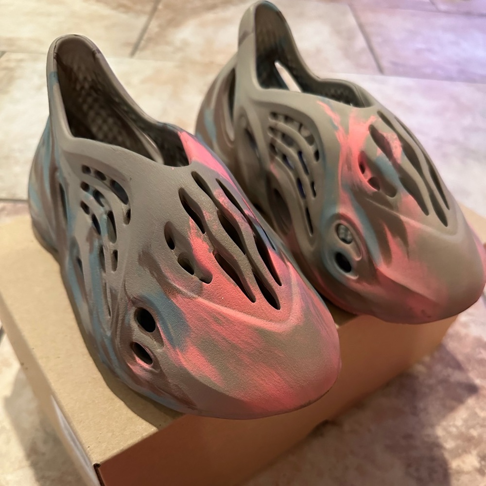 Yeezy Foam Runner sz 5